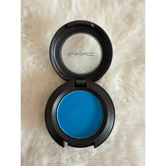 MAC Clarity Matte Blue eyeshadow dabbed only - Picture 3 of 3